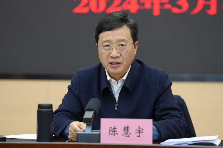 陈慧宇在全县月度重点工作推进会上强调以竞为先抓冲刺全力实现开门红