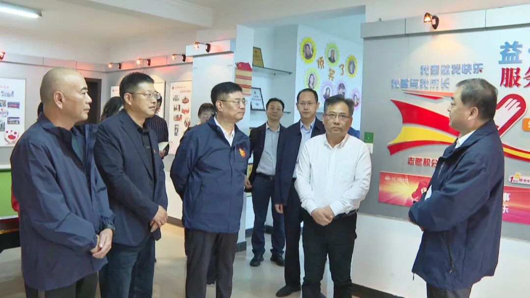 县委书记张小辉带队调研全县新兴领域党建工作