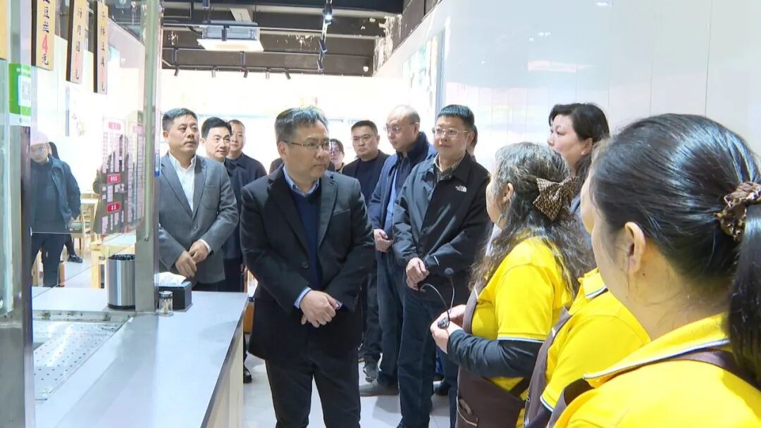 县领导分赴选区开展人大代表与选民“统一见面日”活动