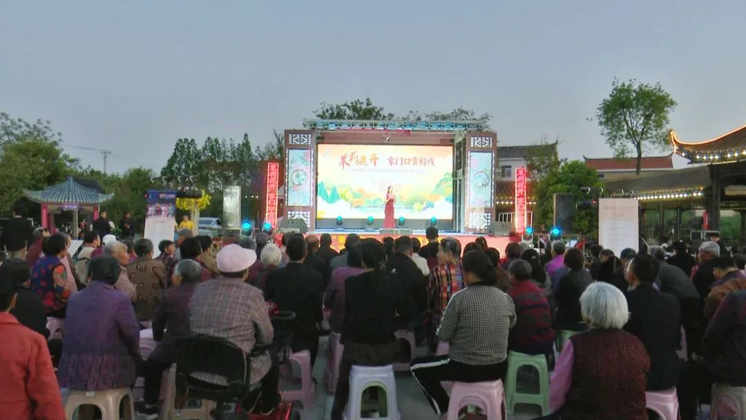 江苏省优秀舞台艺术作品和优秀群众文艺作品乡镇巡演走进宝应县鲁垛镇
