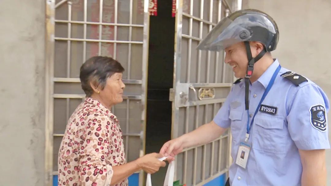 荷乡政法·网格员风采 | 送绿豆、查煤气！网格员范杰高温天气守护村民安全