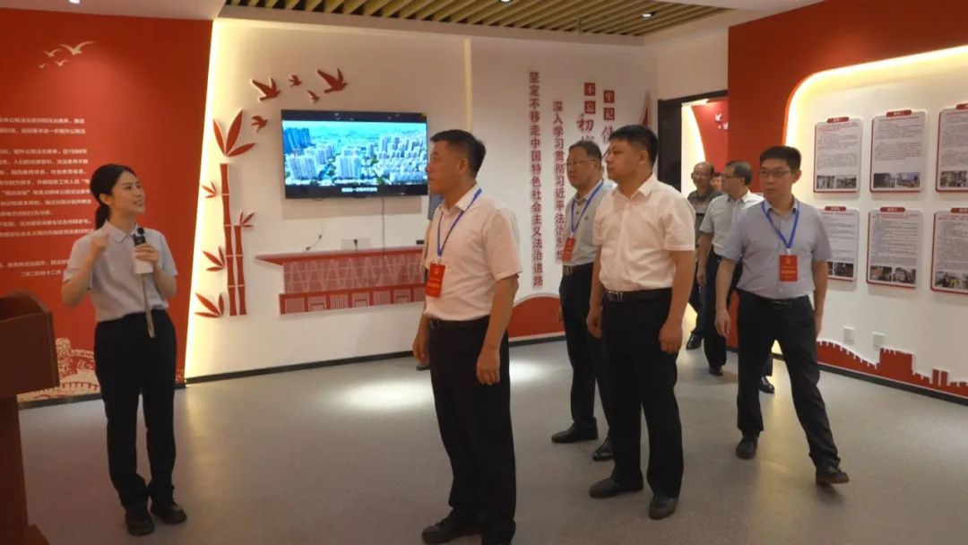 县人大常委会组织视察全县“八五”普法工作