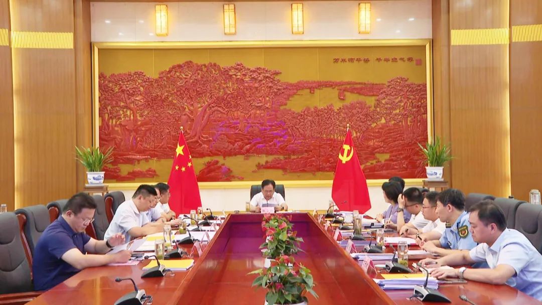 宝应县委书记张小辉主持召开县委常委会会议