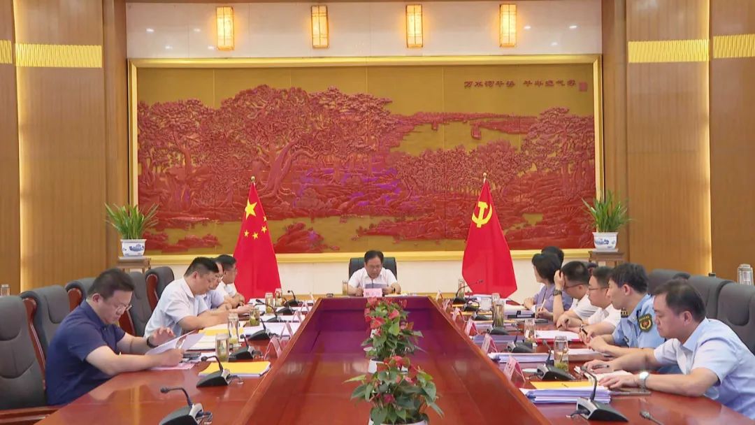 宝应县委书记张小辉主持召开县委理论学习中心组学习会